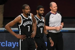  东契奇与欧文连线独行侠战胜马刺迎四连胜