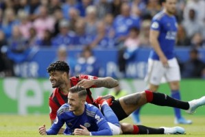  樱桃军团坚韧不拔，伯恩茅斯客场逼平利兹联