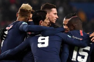  巴黎圣日耳曼控球压制对手，耐心传导撕破密集防线  