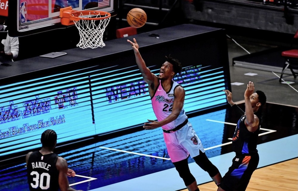  巴特勒三双热火加时险胜尼克斯  